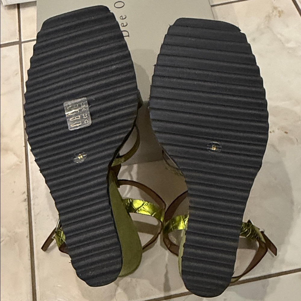 Lime Croc-Patterned Sandals - Picture 4 of 6